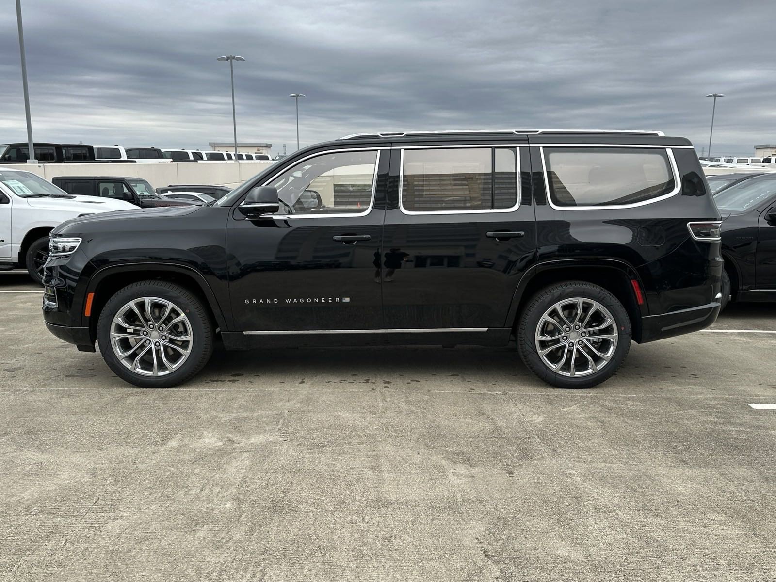 New 2023 Jeep Grand Wagoneer Series II w/ Premium Group II image 4