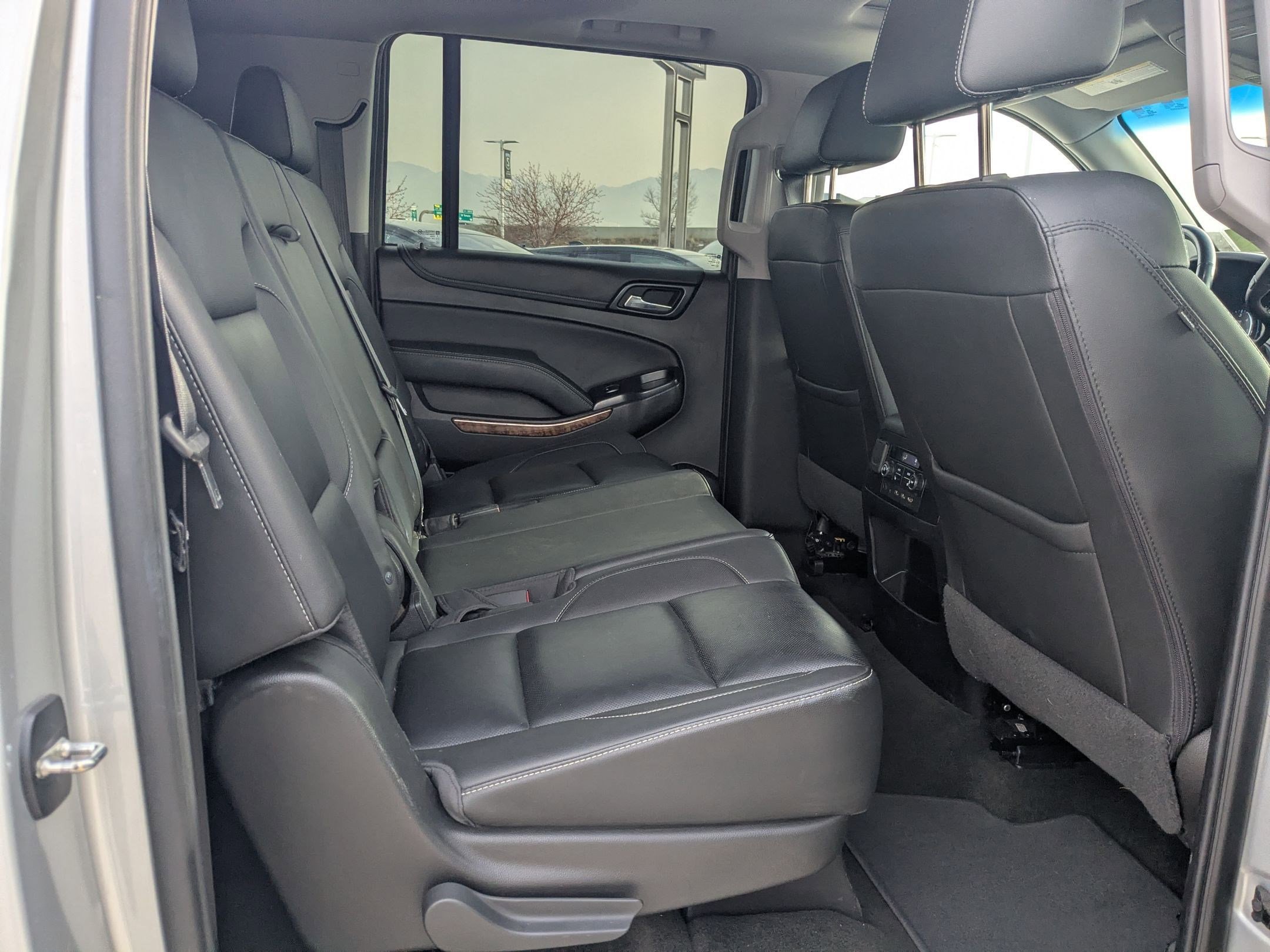 Used 2018 Chevrolet Suburban Premier image 18