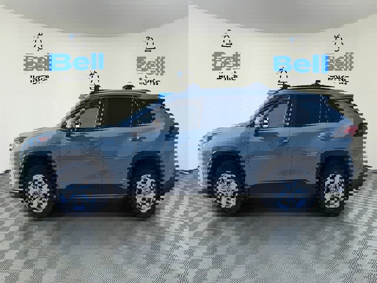 Used 2021 Toyota RAV4 XLE image 2