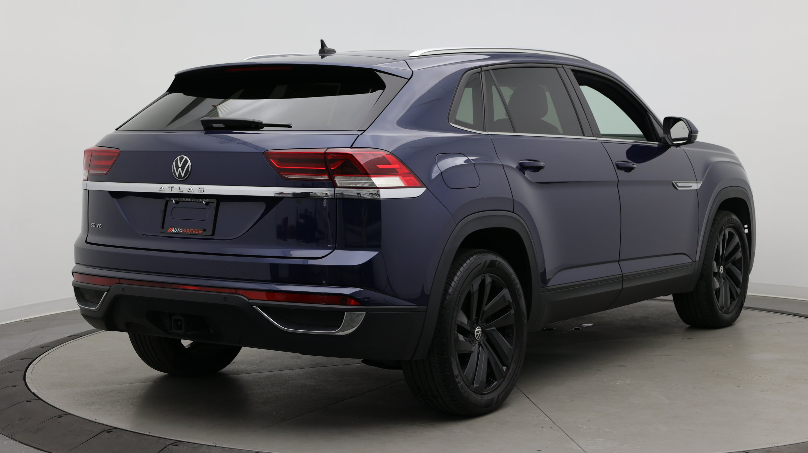 Used 2023 Volkswagen Atlas Cross Sport SE w/ Panoramic Sunroof Package FWD image 8
