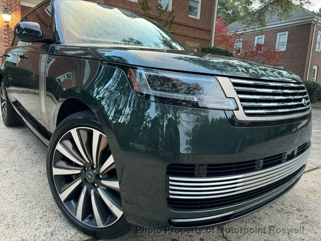Used 2025 Land Rover Range Rover SV AWD/4WD image 16