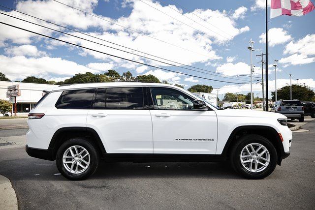 Used 2023 Jeep Grand Cherokee L Laredo image 11