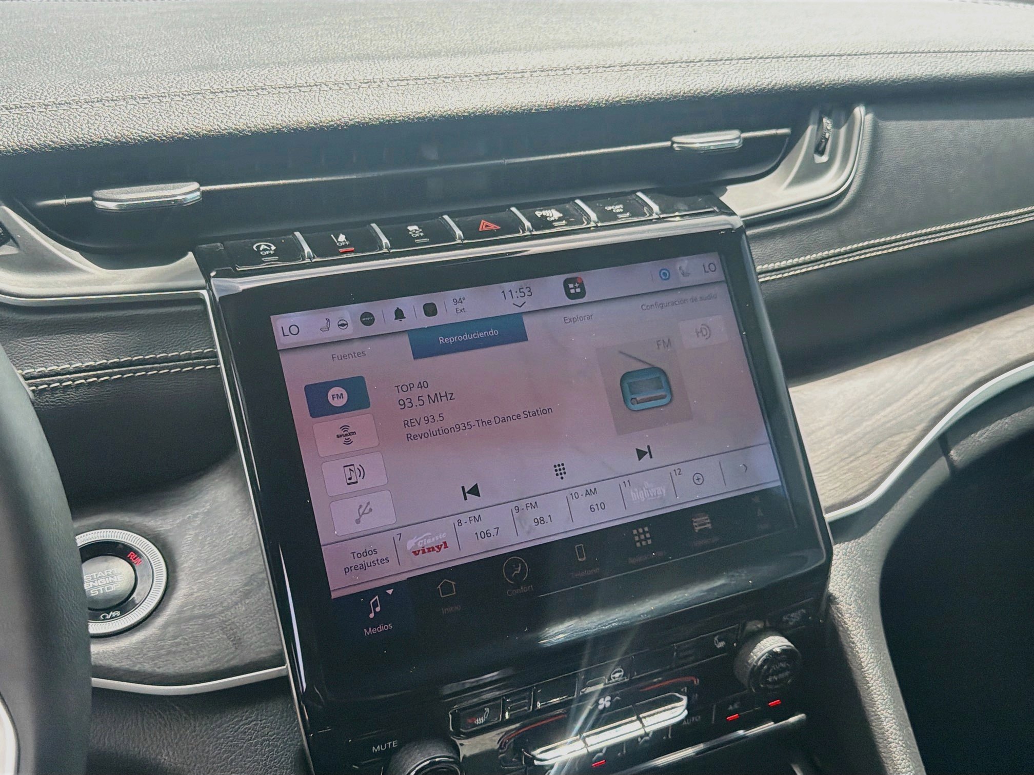Used 2025 Jeep Grand Cherokee L Limited w/ Black Appearance Package RWD image 10