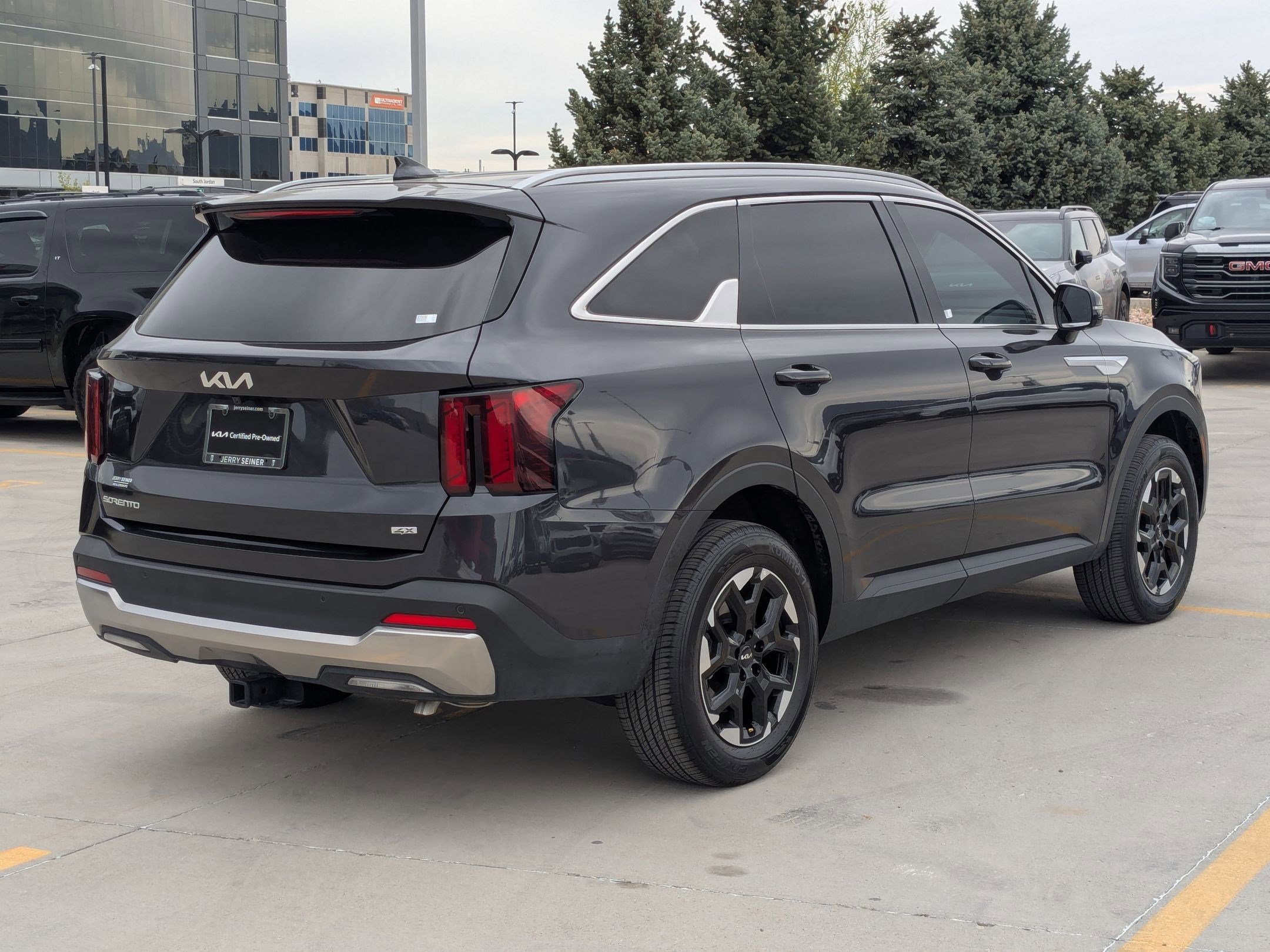 Certified 2025 Kia Sorento S image 5