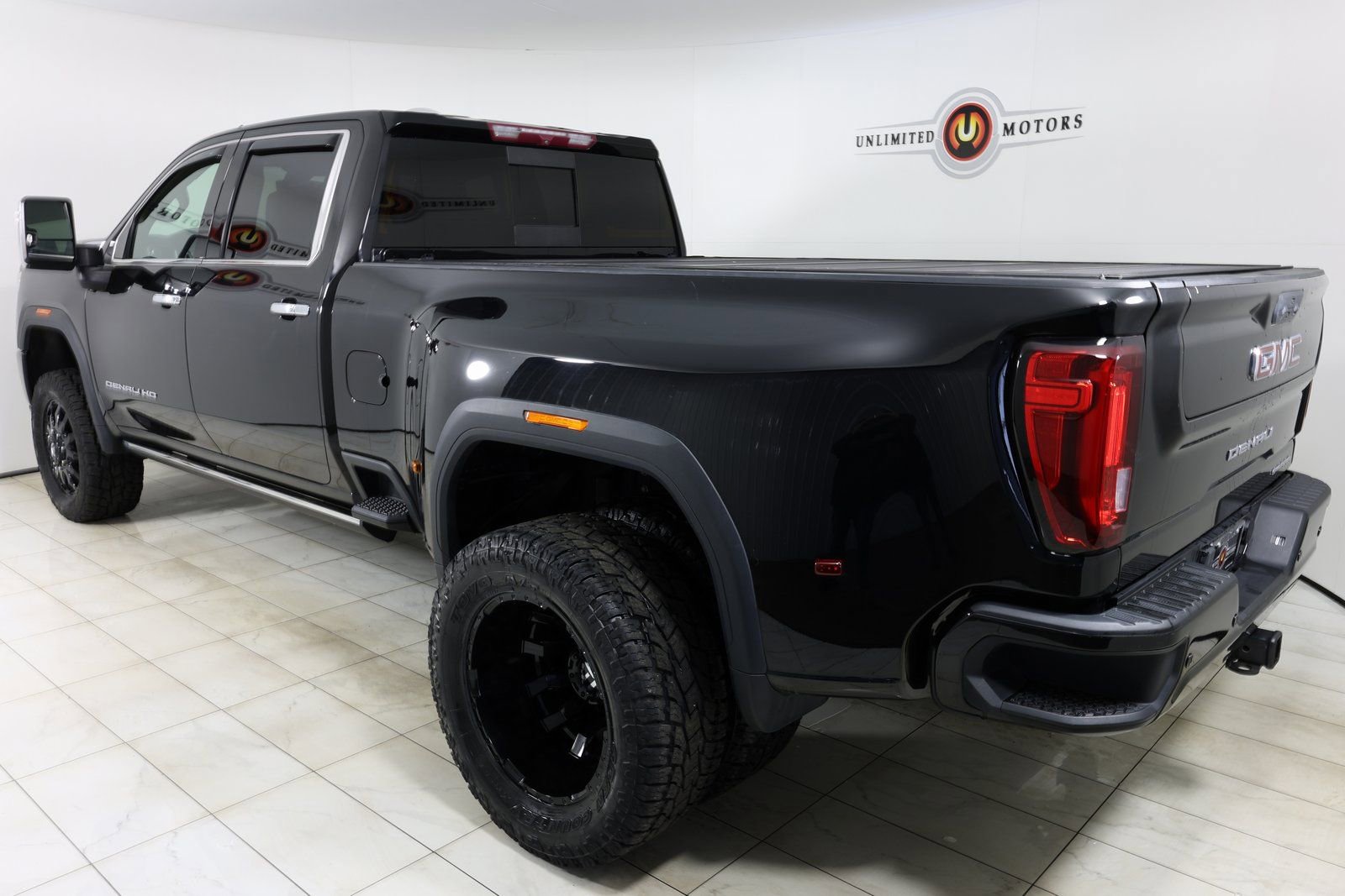 Used 2022 GMC Sierra 3500 Denali image 4