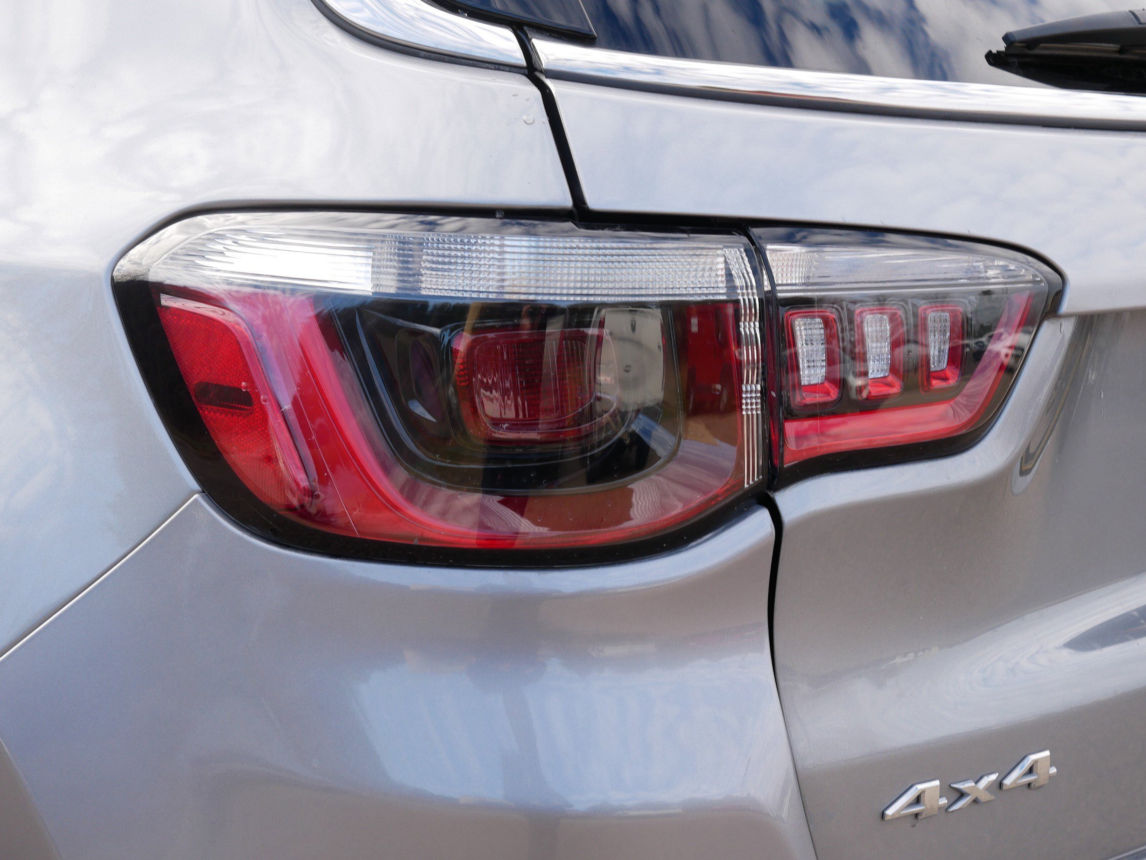 Used 2024 Jeep Compass Latitude image 17