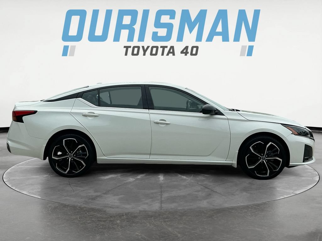 Used 2023 Nissan Altima 2.5 SR w/ SR Premium Package AWD/4WD image 8