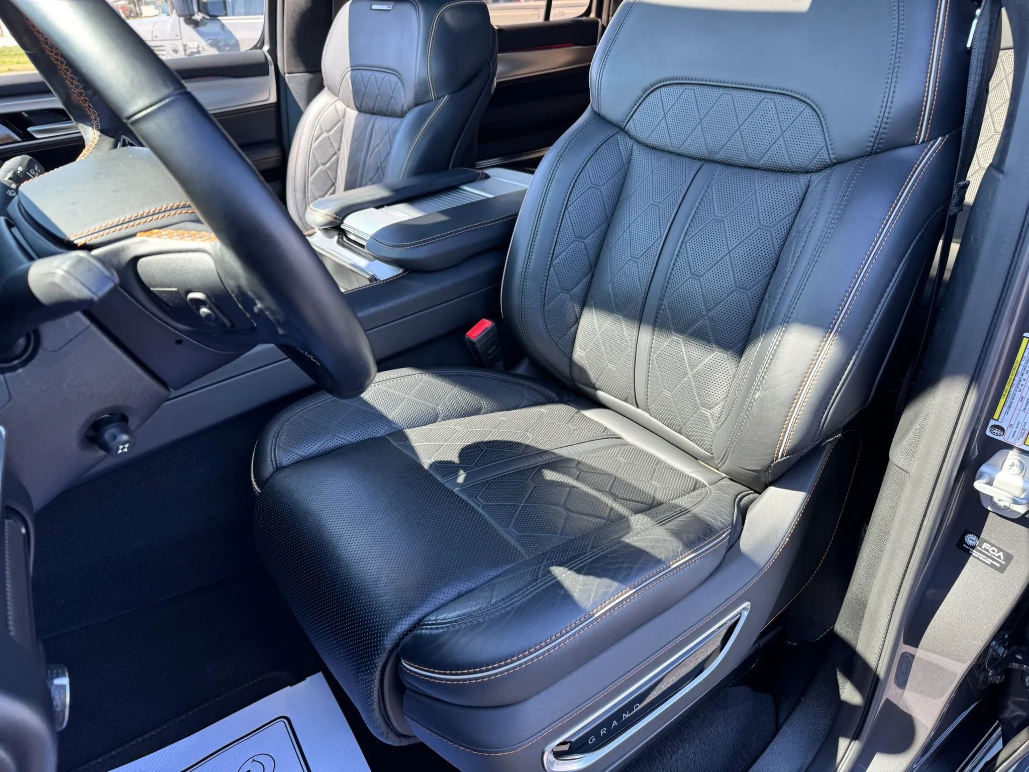 Used 2023 Jeep Grand Wagoneer Series III image 5