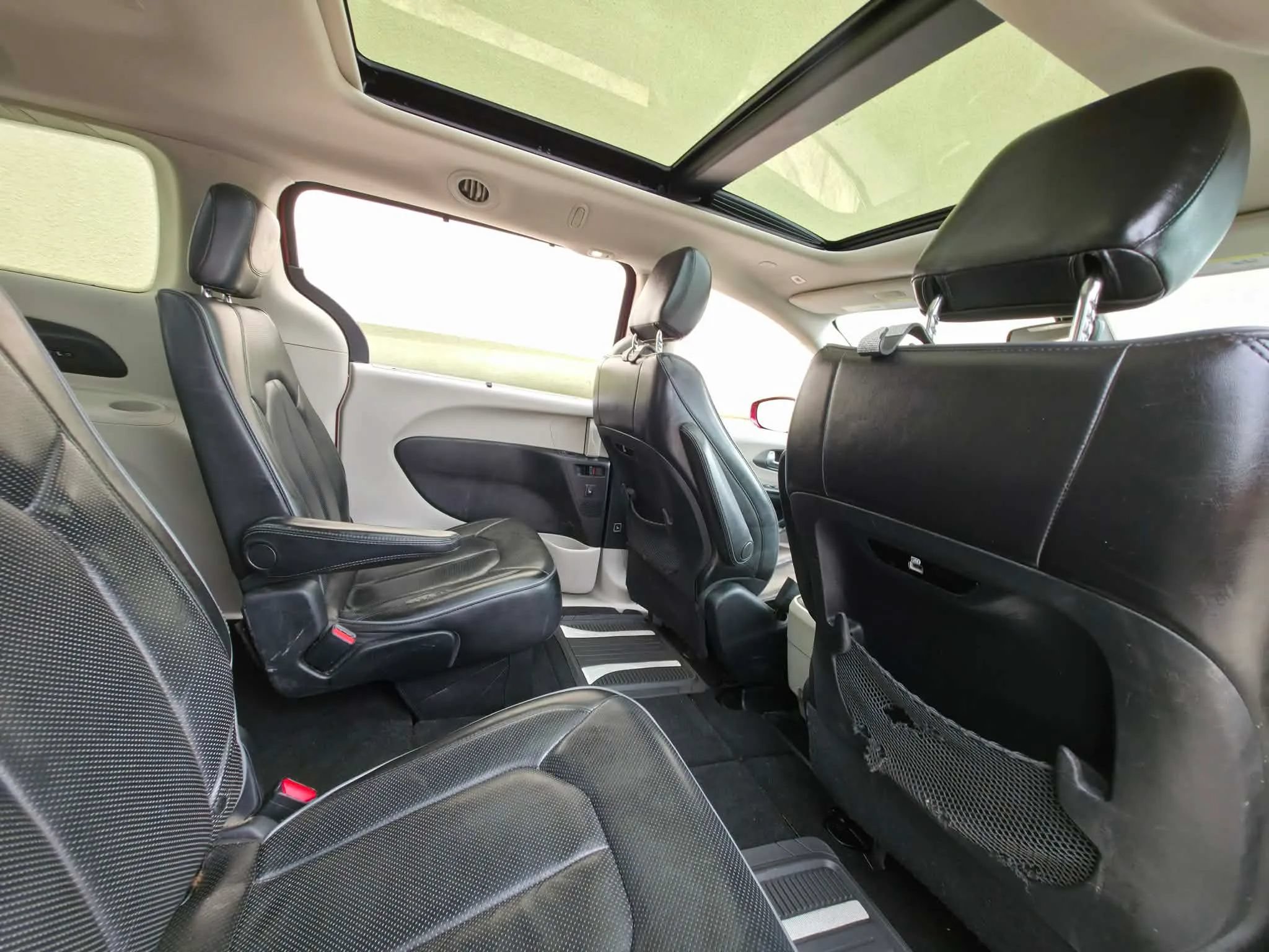 Used 2018 Chrysler Pacifica Limited FWD image 15