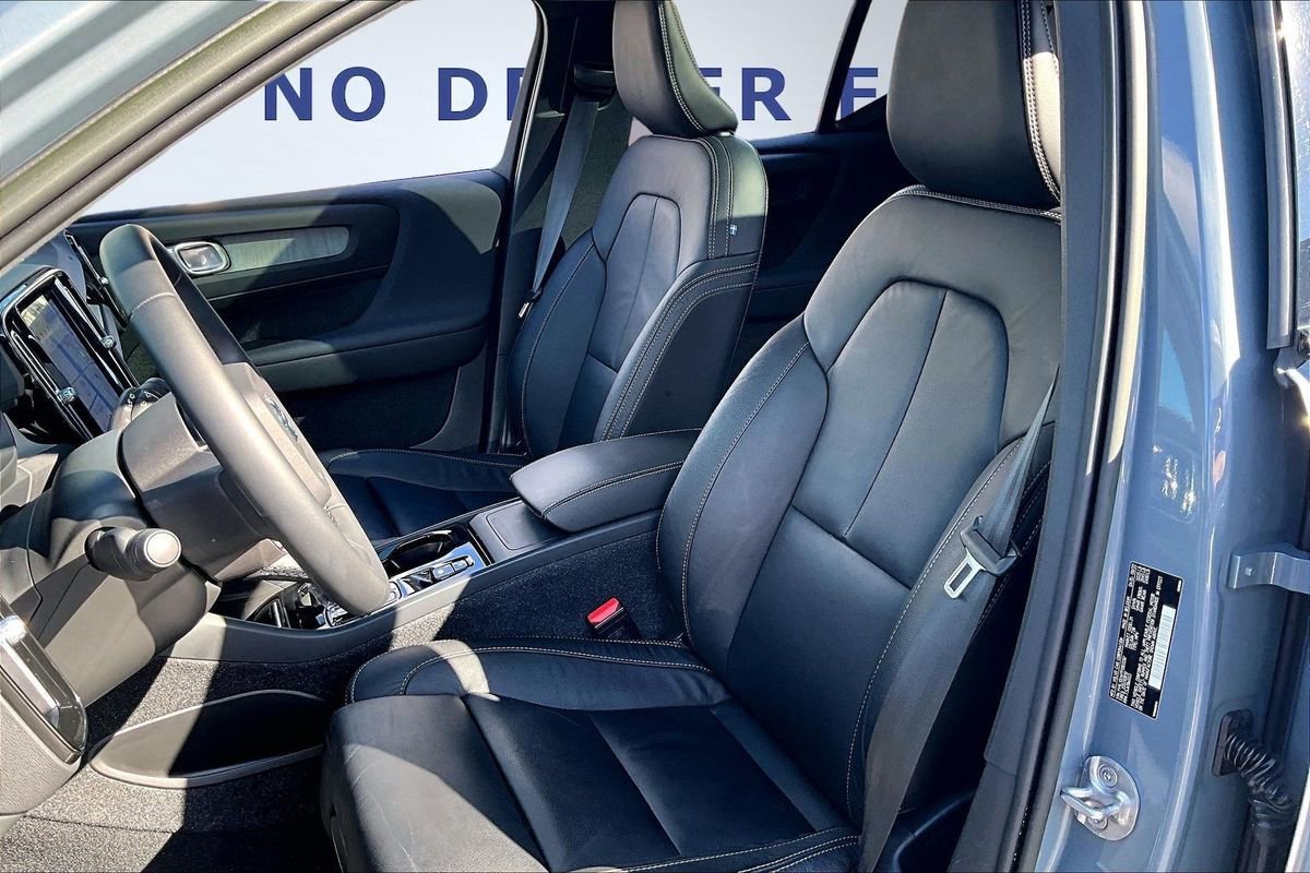 Used 2023 Volvo XC40 B5 Plus w/ Driver Assist Package image 21