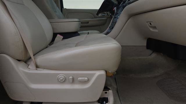 Used 2007 Cadillac Escalade 2WD w/ Climate Package image 16