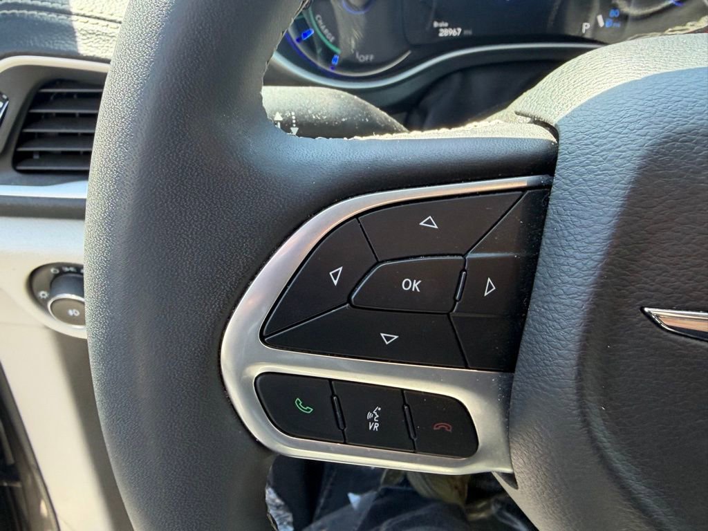 Used 2022 Chrysler Pacifica Touring-L image 9