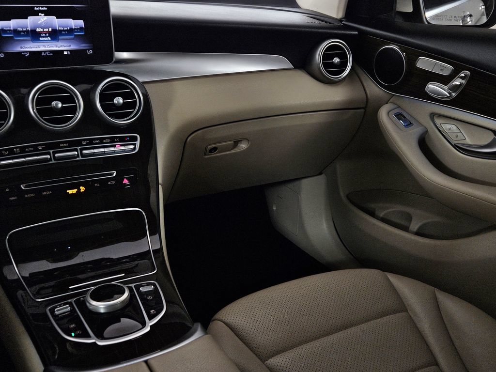 Used 2019 Mercedes-Benz GLC 300 4MATIC w/ Premium Package image 7