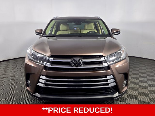 Used 2018 Toyota Highlander Limited FWD image 2