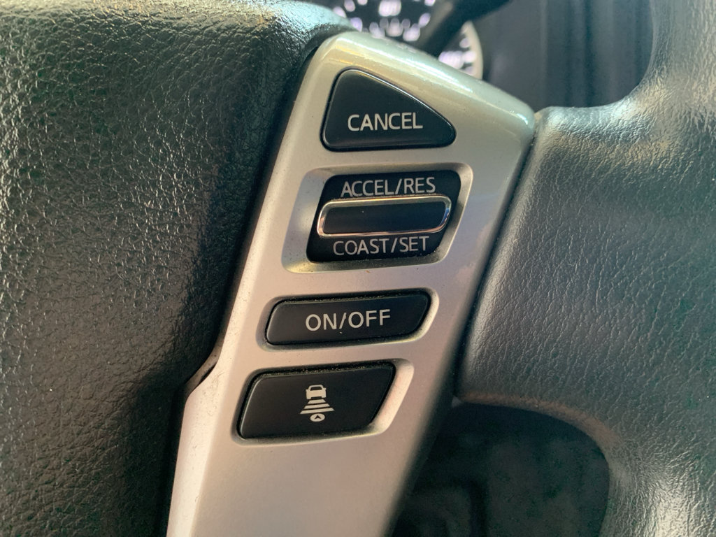 Used 2022 Nissan Titan SV RWD image 17