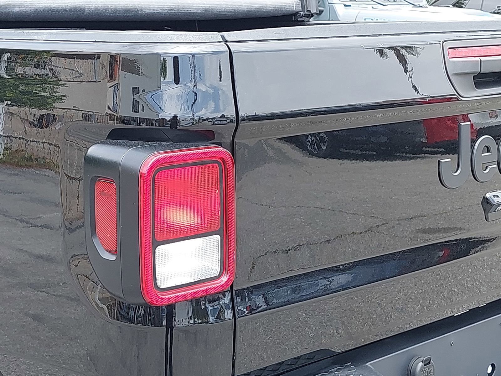 Used 2023 Jeep Gladiator Sport AWD/4WD image 31