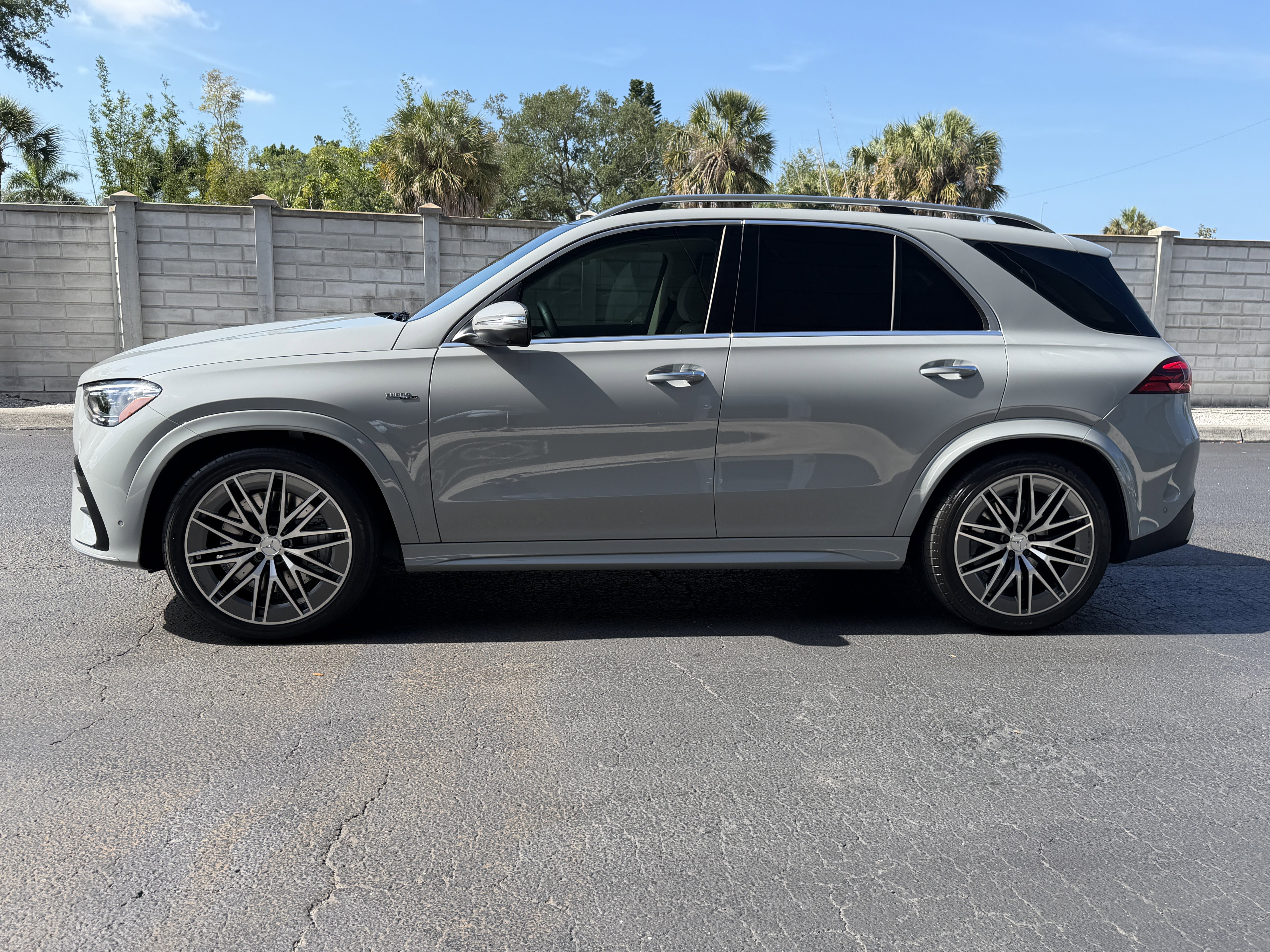 Used 2024 Mercedes-Benz GLE 53 AMG 4MATIC image 2