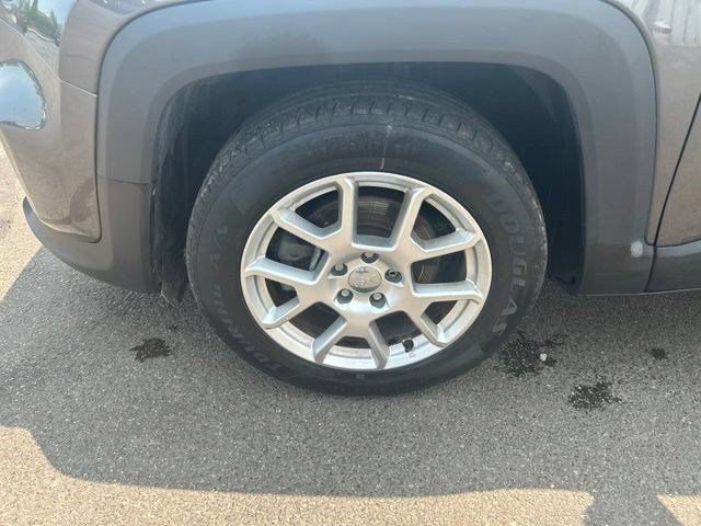Used 2020 Jeep Renegade Latitude FWD image 43