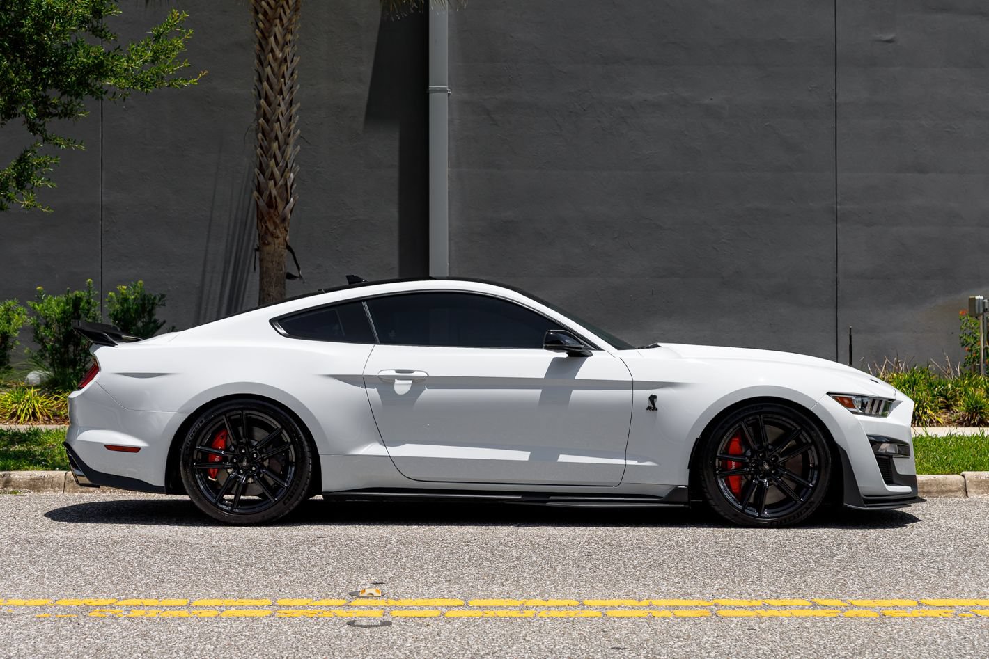 Used 2022 Ford Mustang Shelby GT500 w/ Technology Package RWD image 9