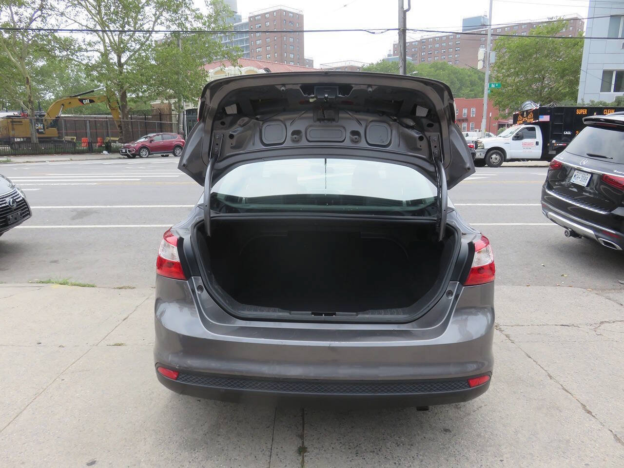 Used 2014 Ford Focus SE w/ Equipment Group 201A FWD image 22