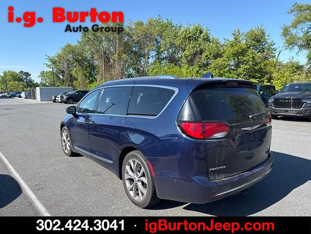 Used 2019 Chrysler Pacifica Limited w/ Tire & Wheel Group FWD image 5