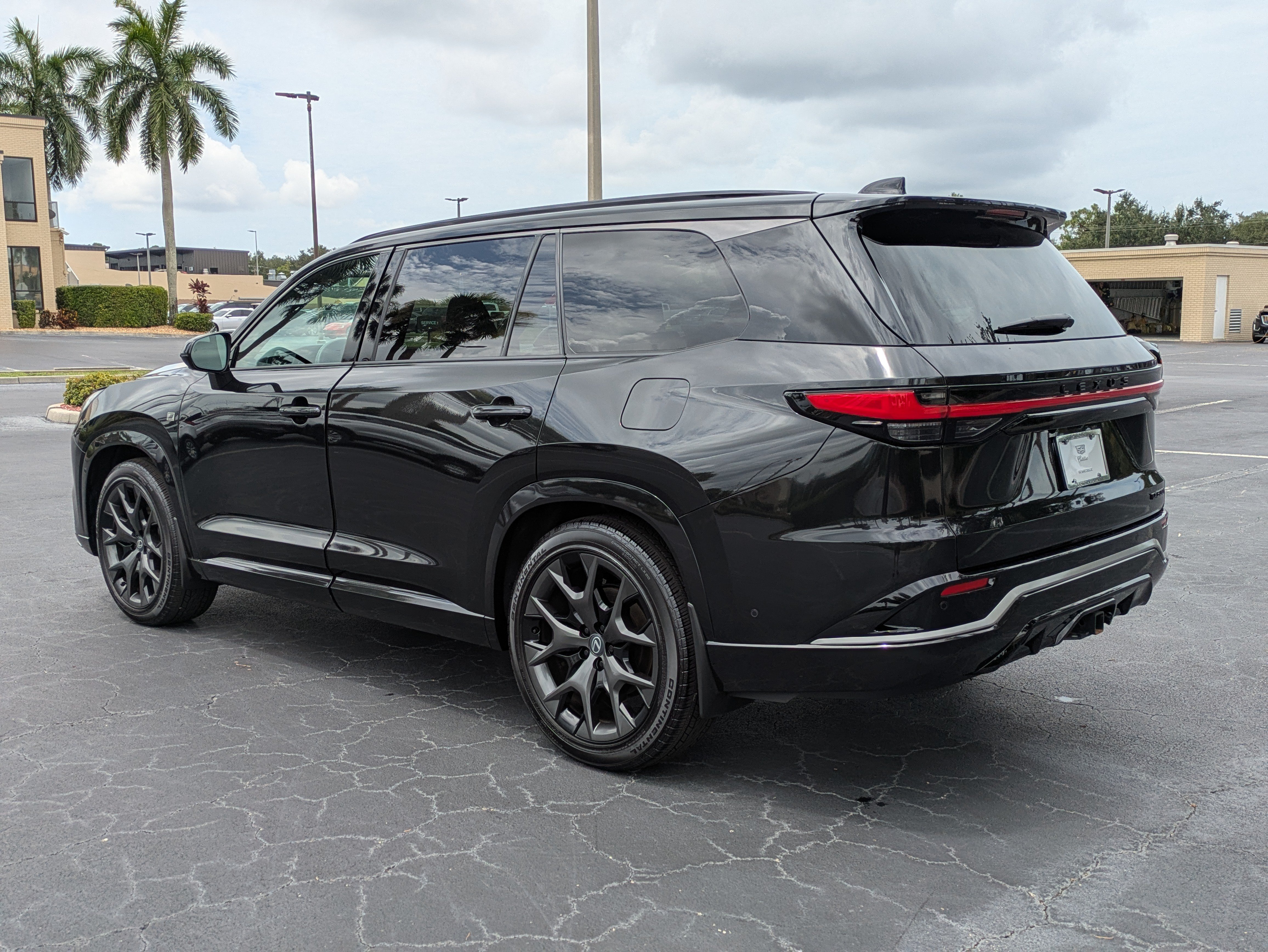Used 2026 Lexus TX 500h AWD w/ Technology Package image 4