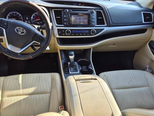 Used 2015 Toyota Highlander Plus FWD image 12