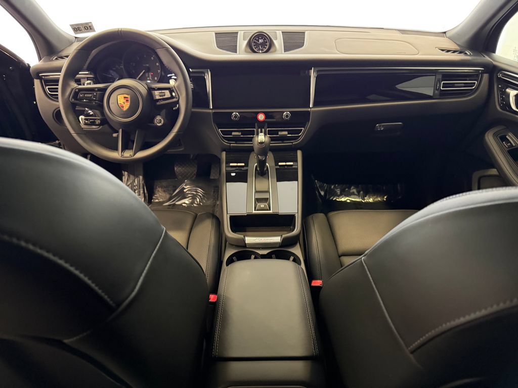 Certified 2026 Porsche Macan AWD/4WD image 17