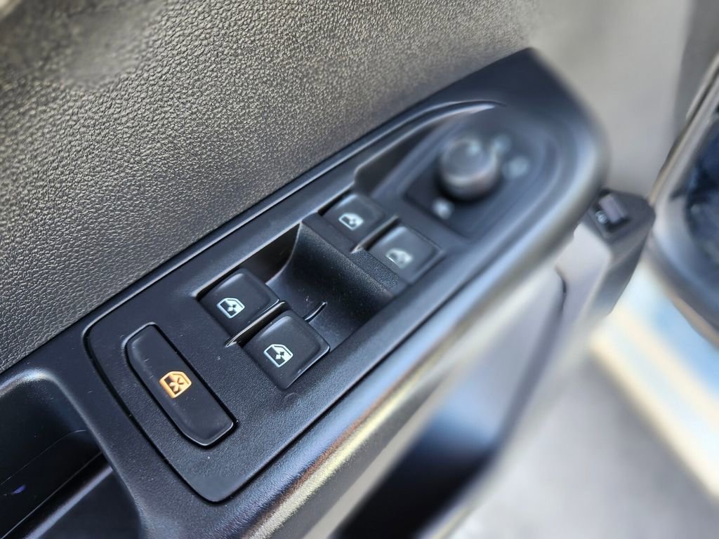 Used 2022 Volkswagen Taos SEL image 15