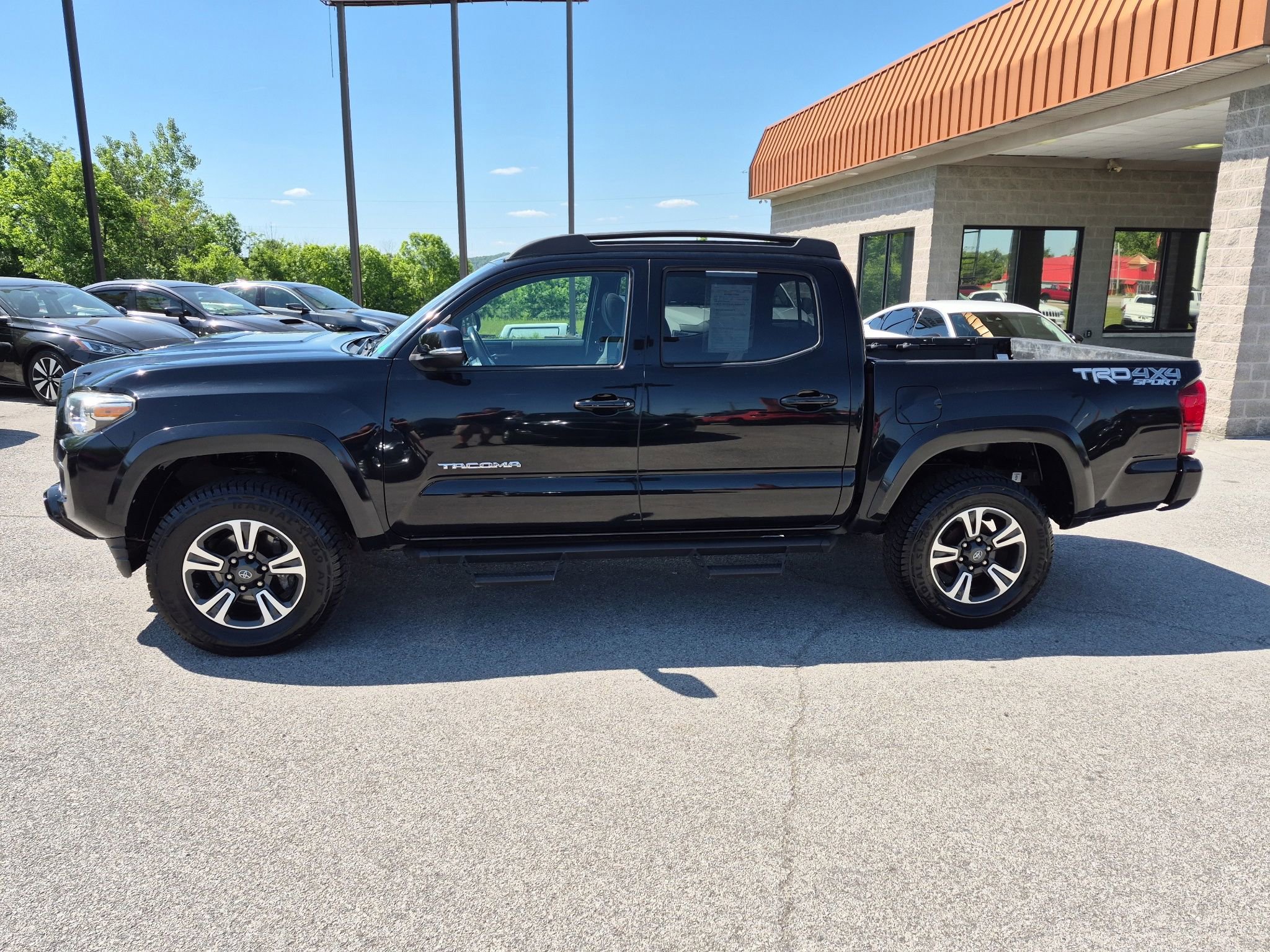 Used 2016 Toyota Tacoma TRD Sport AWD/4WD image 6
