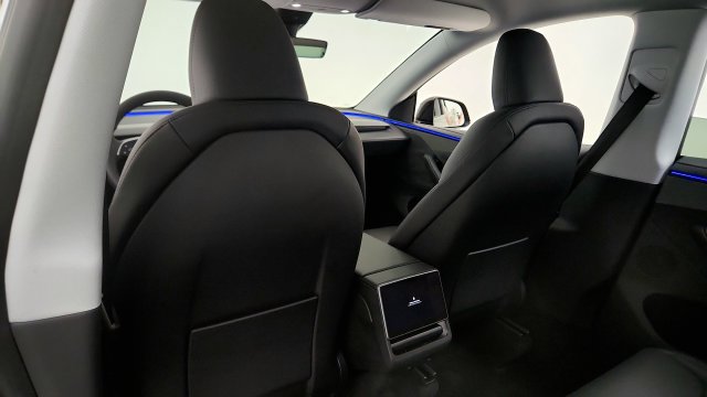 Used 2026 Tesla Model Y 2WD image 41