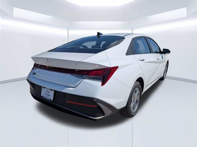 Used 2026 Hyundai Elantra SE FWD image 4