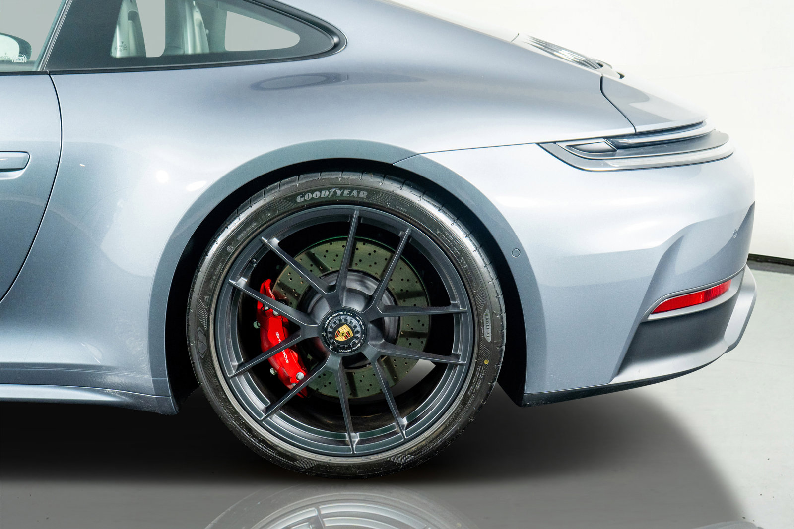 Used 2025 Porsche 911 Carrera 4 GTS image 14