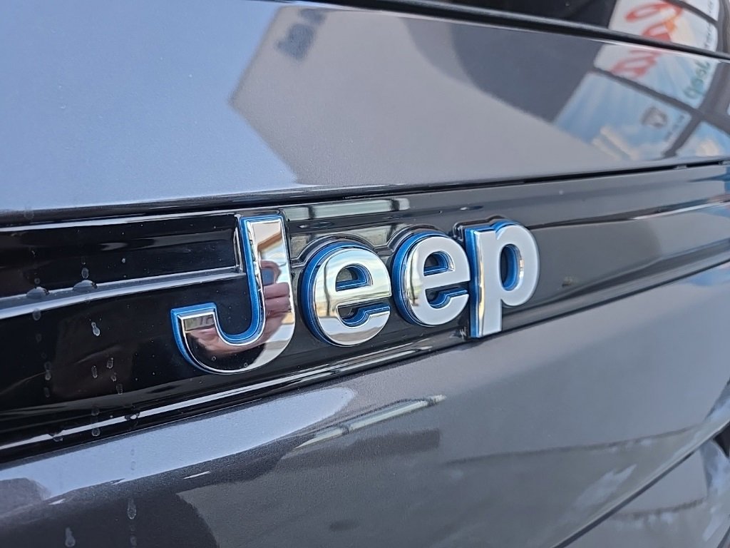 Used 2022 Jeep Grand Cherokee Limited 4xe w/ Luxury Tech Group II image 23