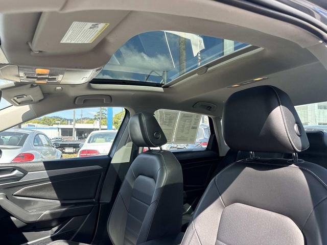 Certified 2022 Volkswagen Jetta SE w/ Panoramic Sunroof Package FWD image 15