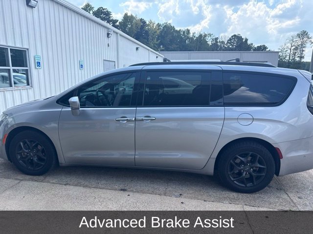 Used 2020 Chrysler Pacifica Touring-L Plus FWD image 13