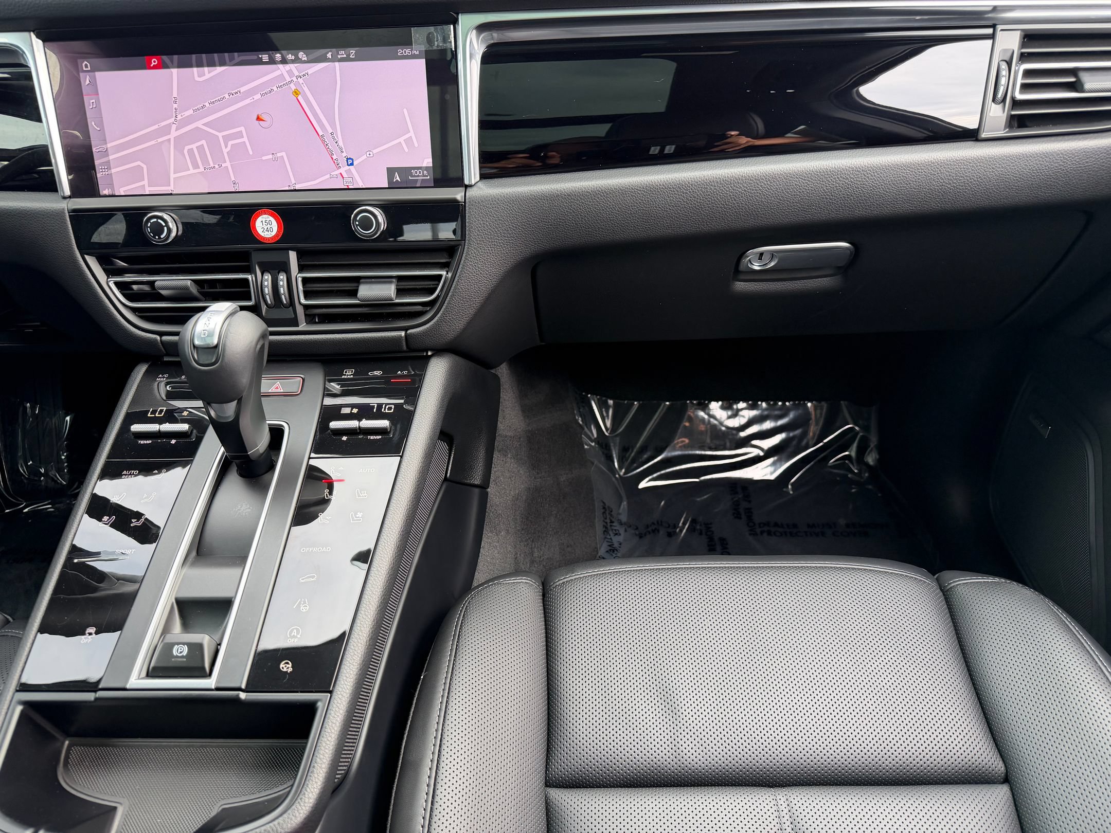 Certified 2026 Porsche Macan AWD/4WD image 31