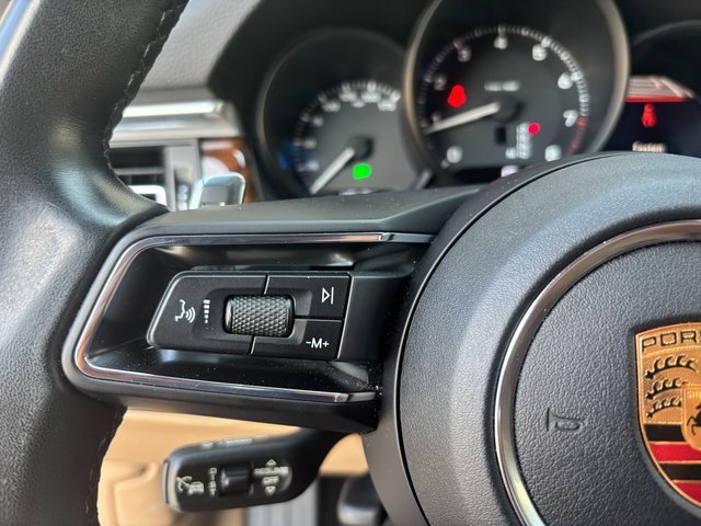 Certified 2023 Porsche Macan image 15