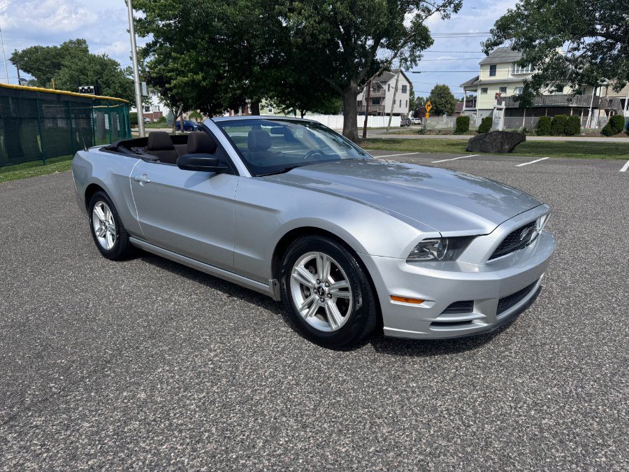 Used 2013 Ford Mustang Convertible RWD image 12