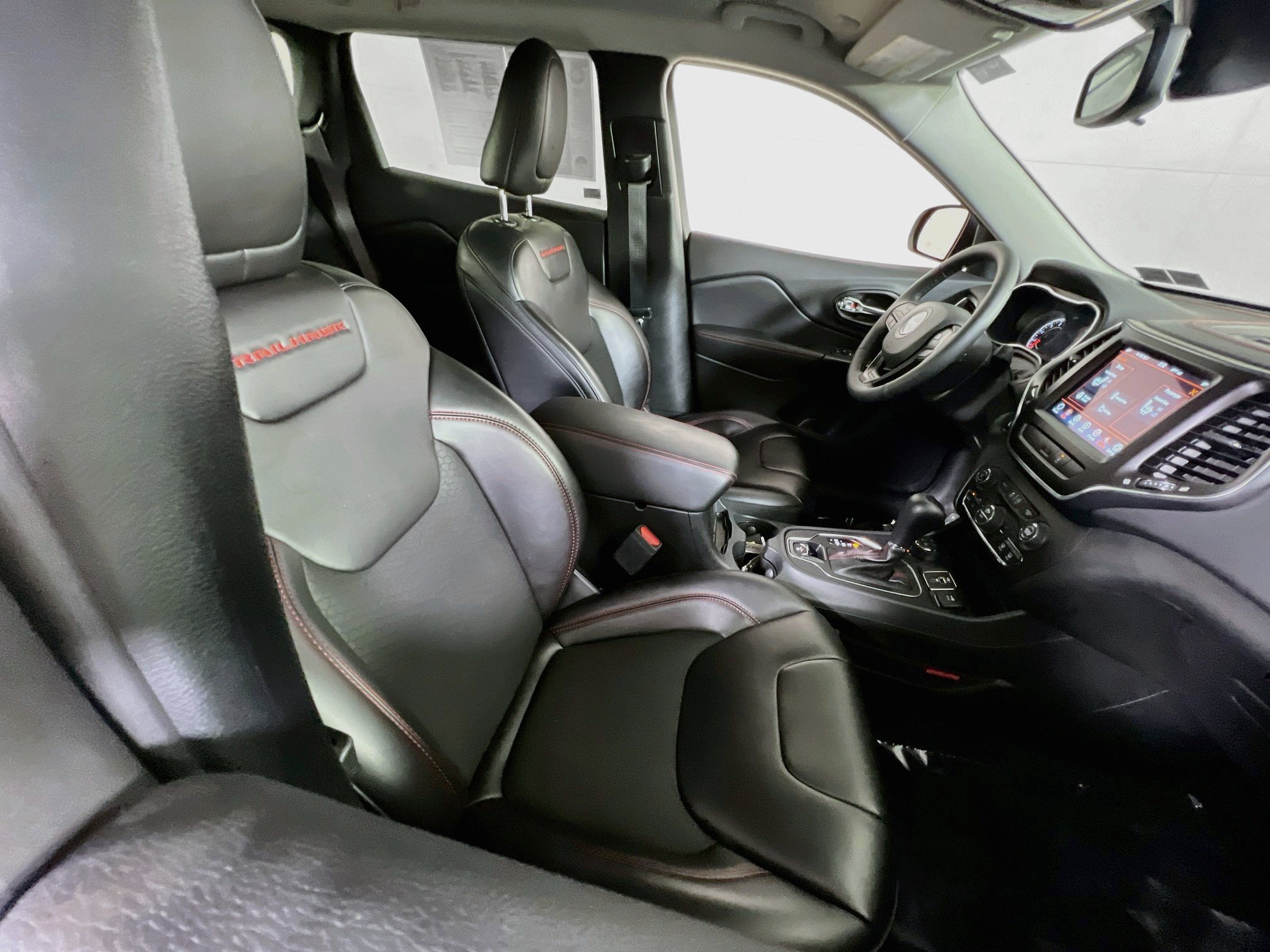 Used 2022 Jeep Cherokee Trailhawk AWD/4WD image 26