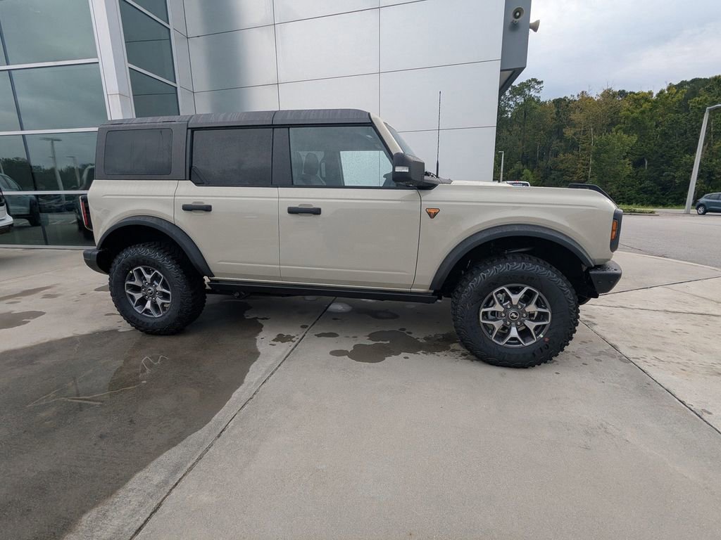 New 2025 Ford Bronco Badlands video 3
