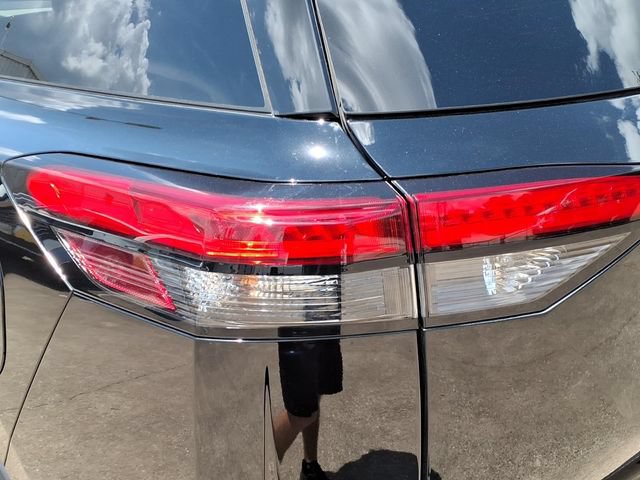 Used 2023 Nissan Pathfinder SL w/ Black Appearance Package FWD image 10