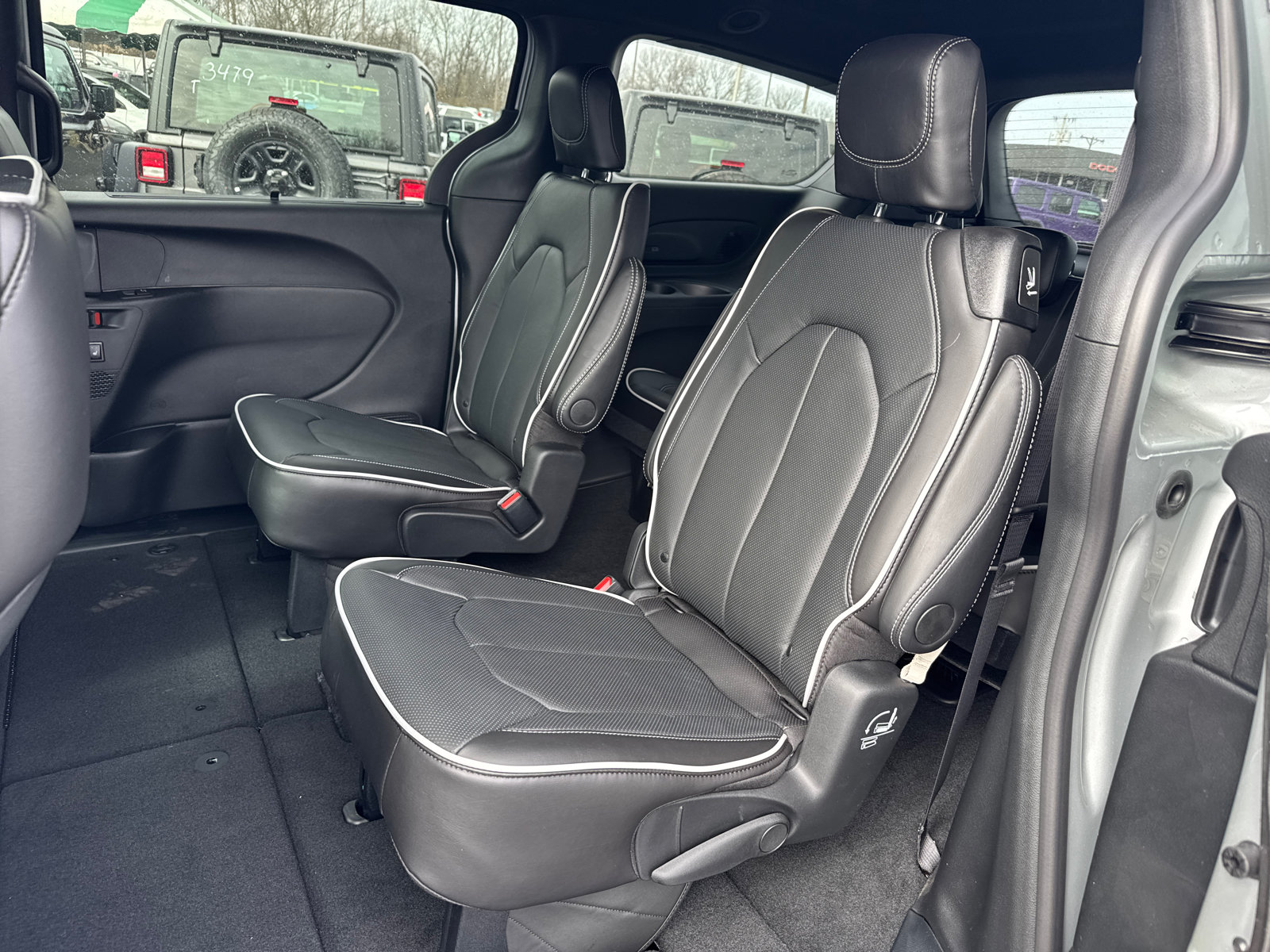 New 2026 Chrysler Pacifica Limited w/ S Appearance Package FWD image 7