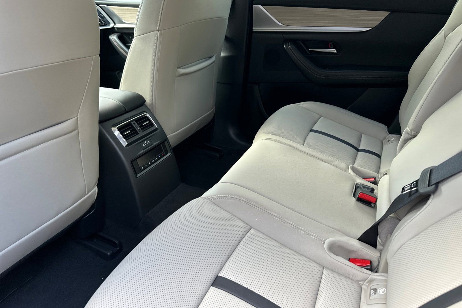 Certified 2025 MAZDA CX-70 Plug-In Hybrid w/ Premium Pkg image 14