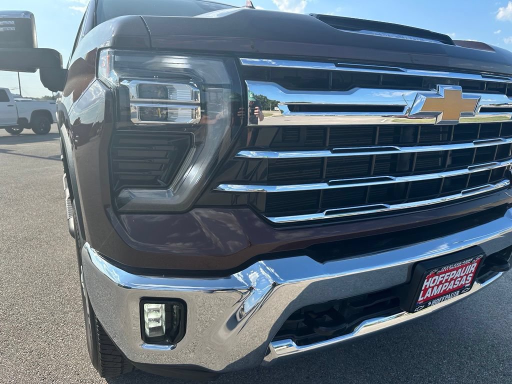 Used 2024 Chevrolet Silverado 2500 LTZ w/ LTZ Convenience Package AWD/4WD image 4