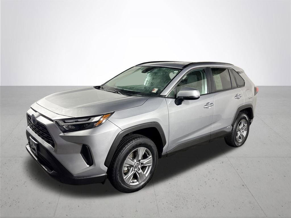 Used 2022 Toyota RAV4 XLE image 2