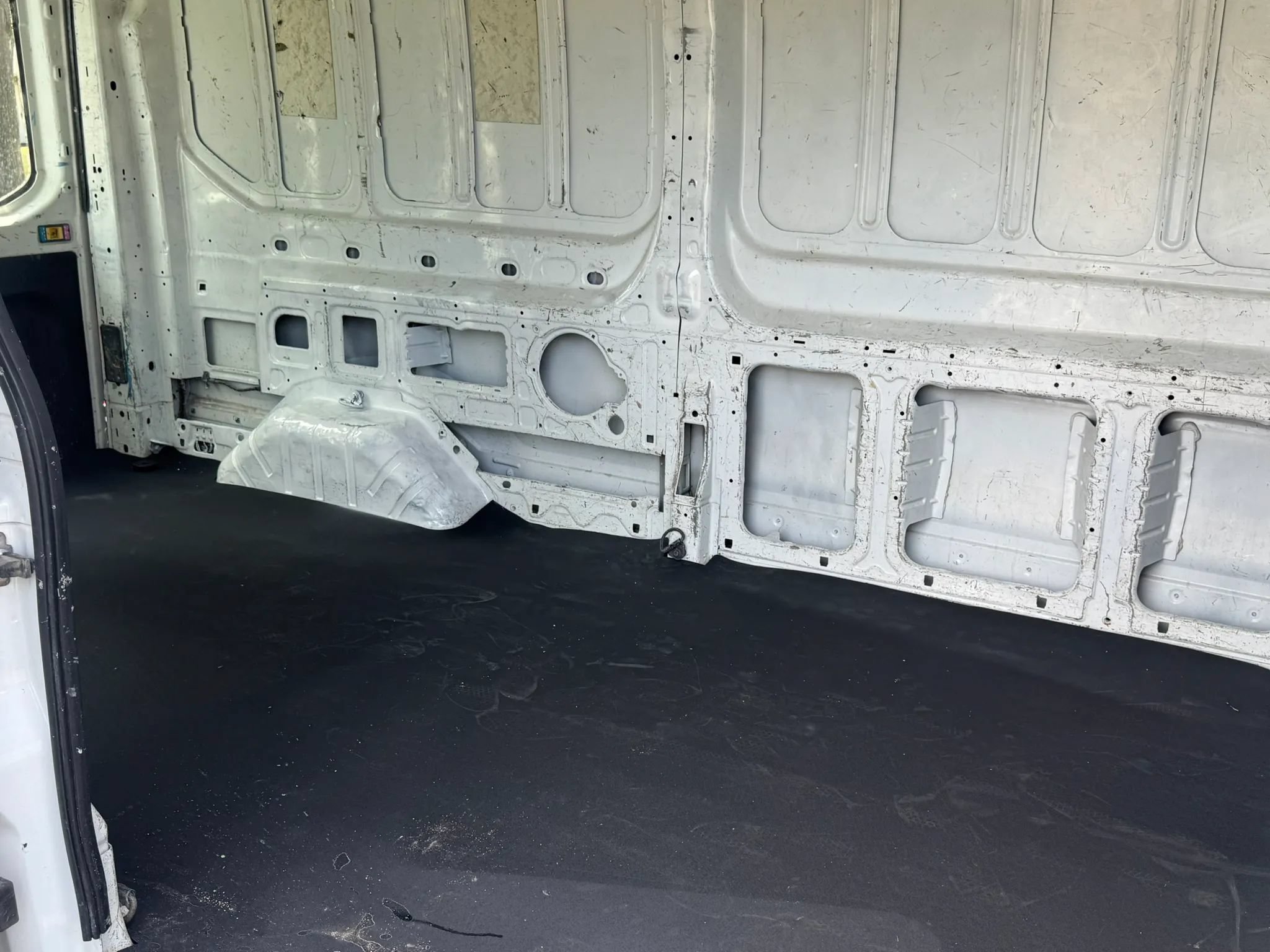 Used 2018 Ford Transit 250 148 Medium Roof RWD image 21