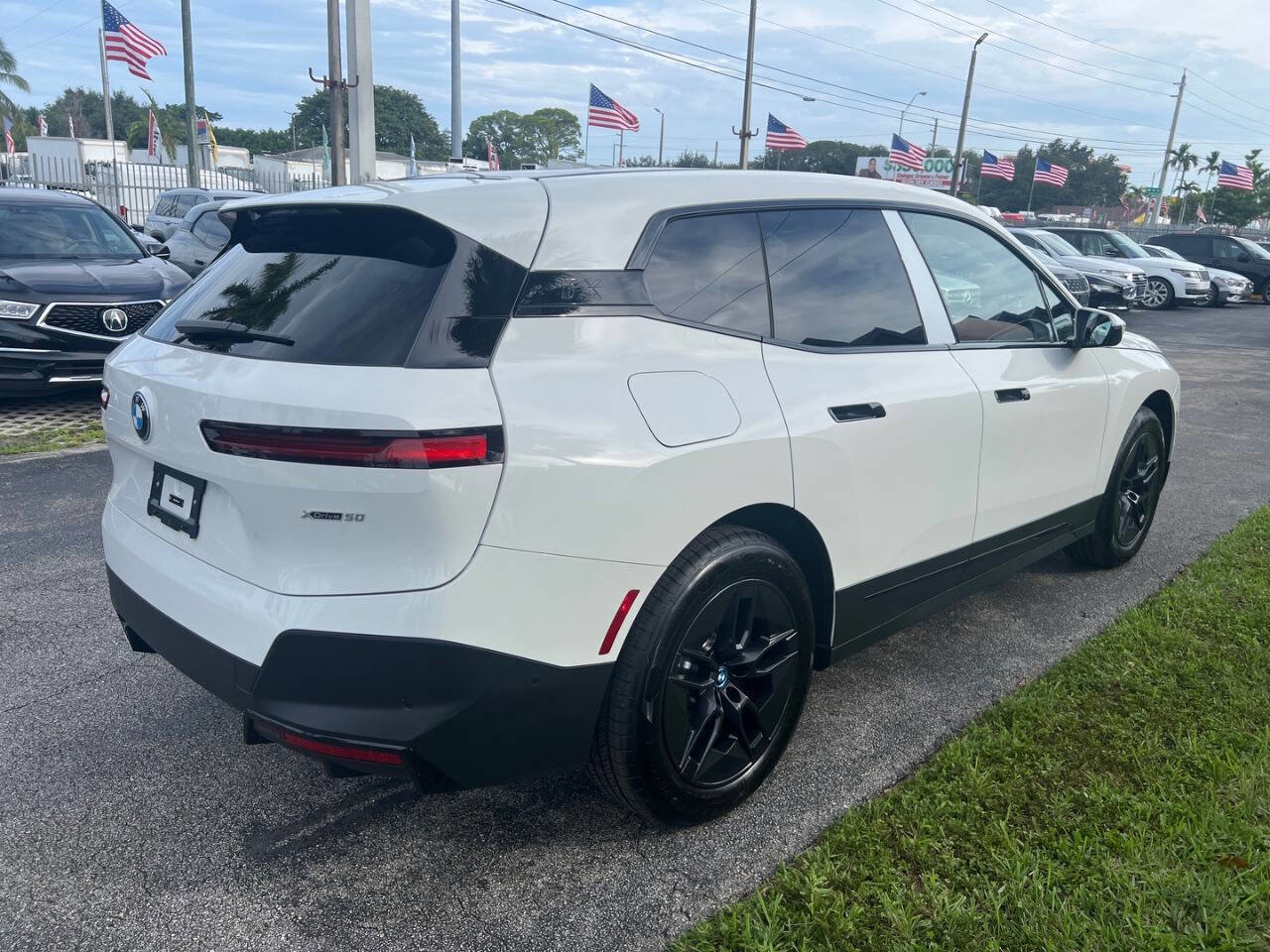 Used 2025 BMW iX xDrive50 w/ Convenience Package image 5