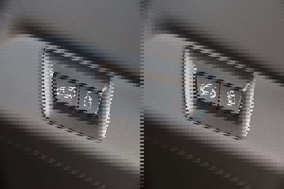 Used 2024 Rolls-Royce Cullinan Black Badge image 91