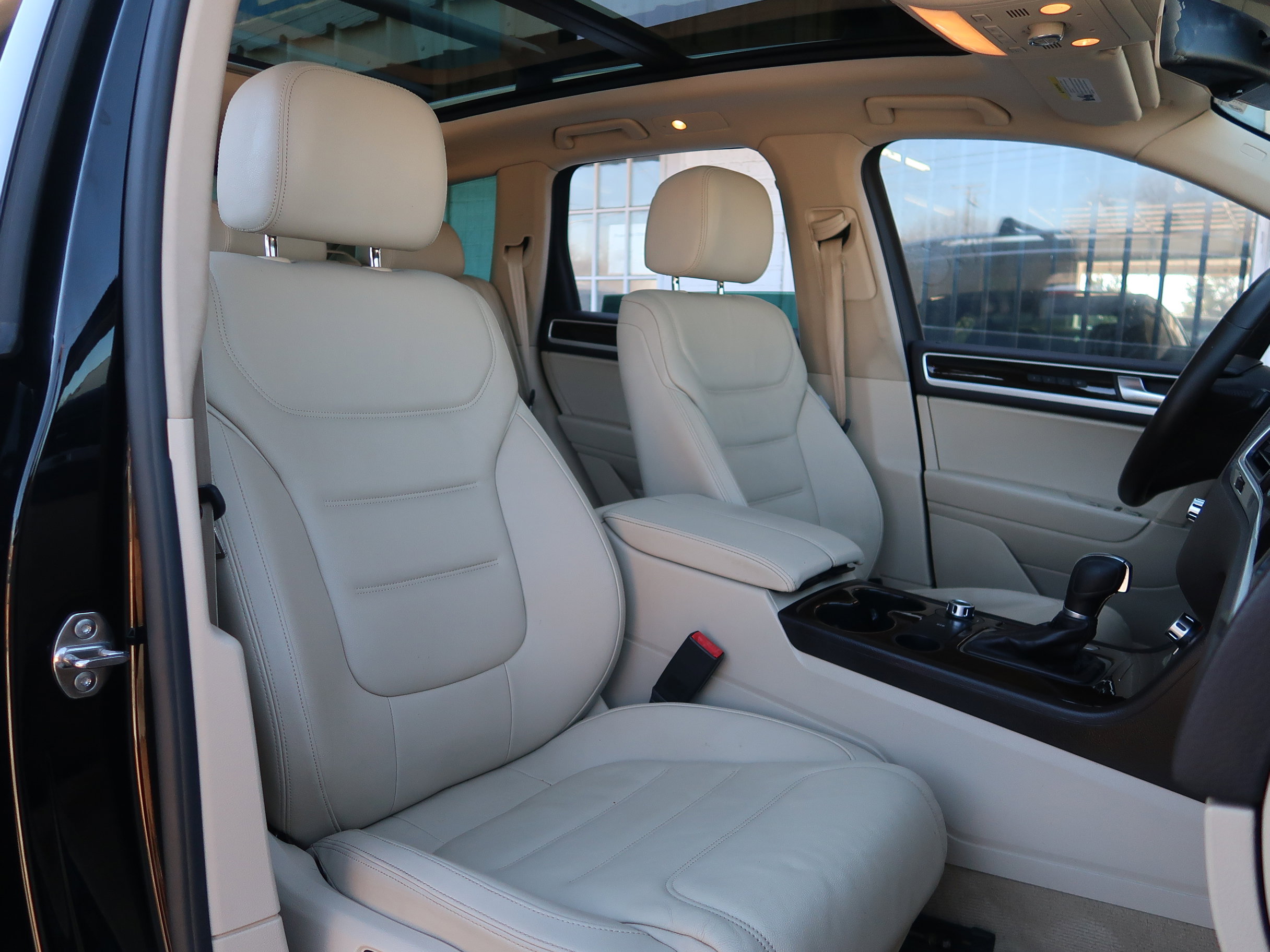 Used 2014 Volkswagen Touareg Executive image 13